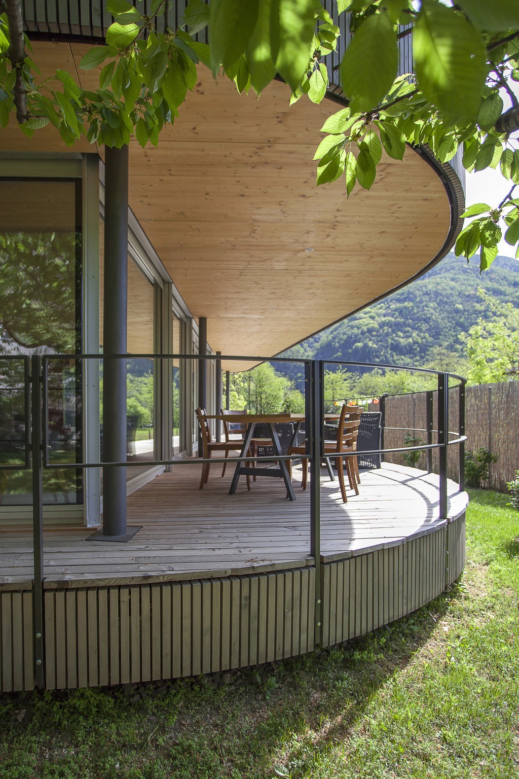 Pavilion prefabbricato in legno a Cavigliano, in Ticino, Forni & Gueli Studio di Architettura a Muralto in Ticino